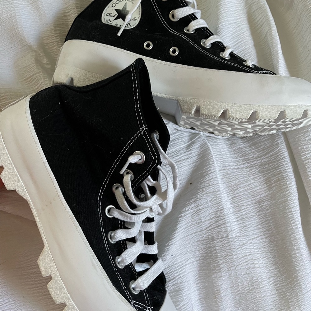 WOMEN'S CONVERSE CHUCK TAYLOR ALL STAR LUGGED PLATFORM SNEAKERS